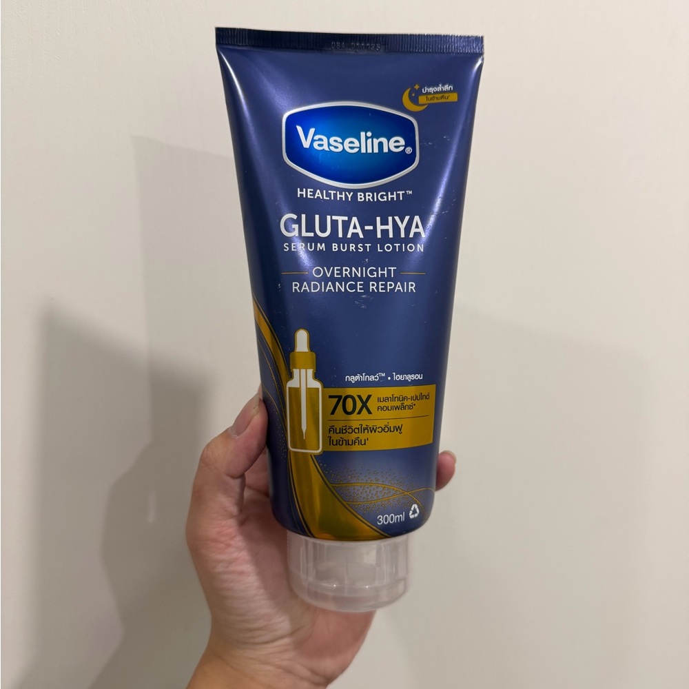 Vaseline Gluta-Hya Serum Burst Lotion- overnight radiance repair 300ml